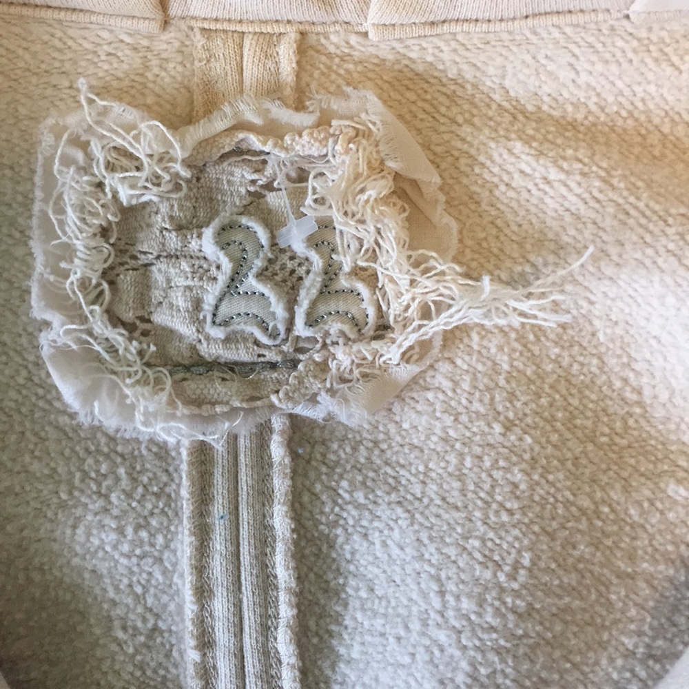 22 - medium - Picture 2 of 3